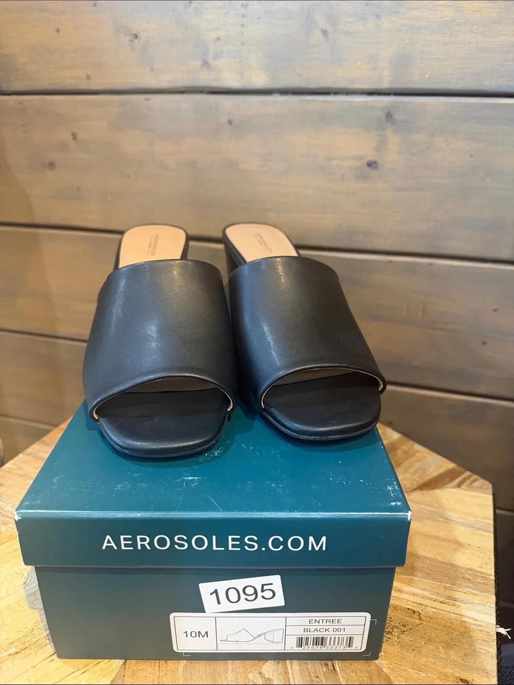 AEROSOLES sleek black