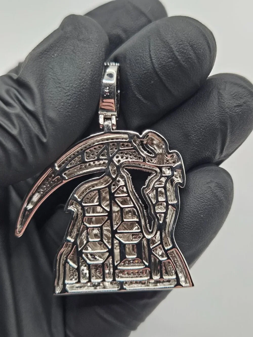 N/A intricate hip