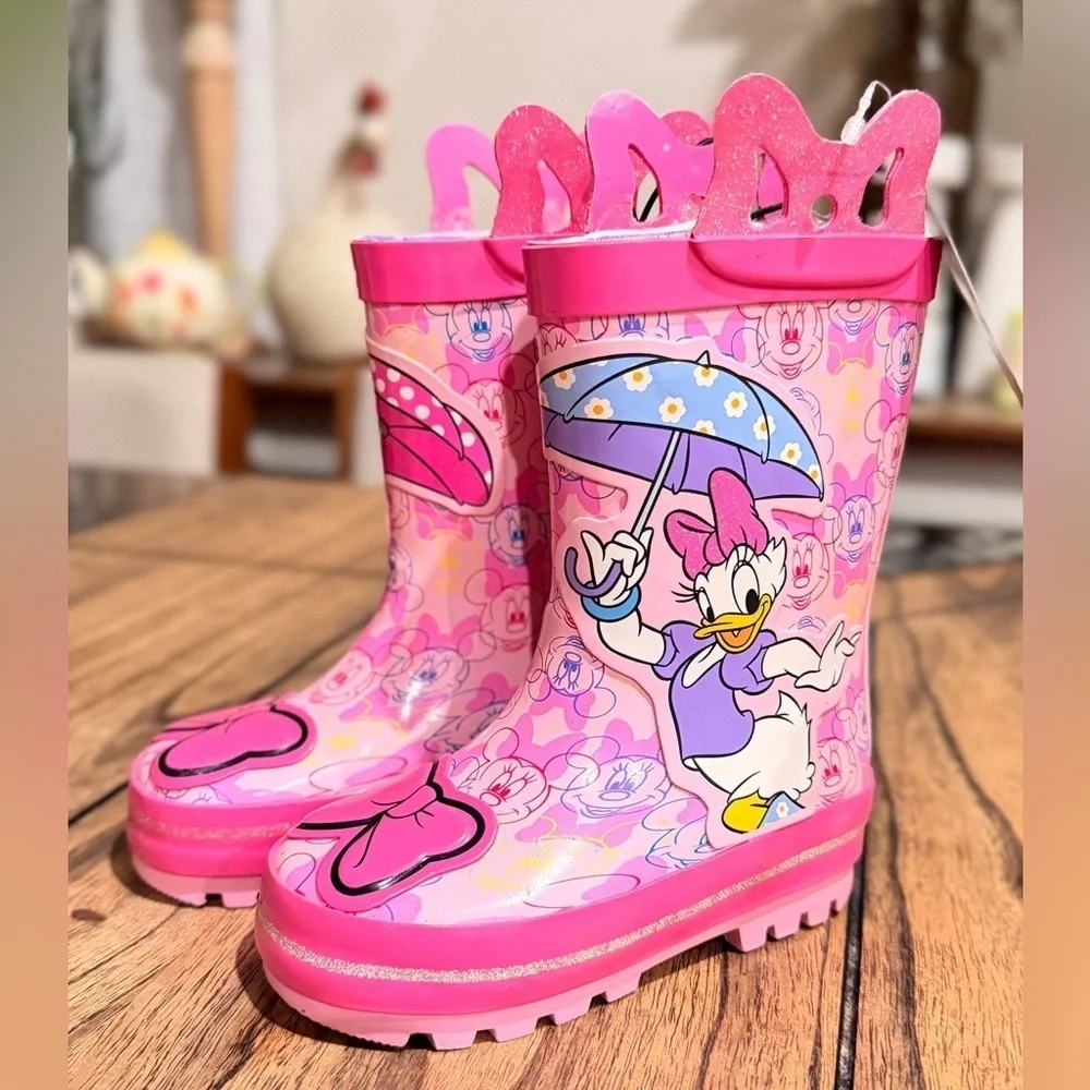 Disney gardening girls