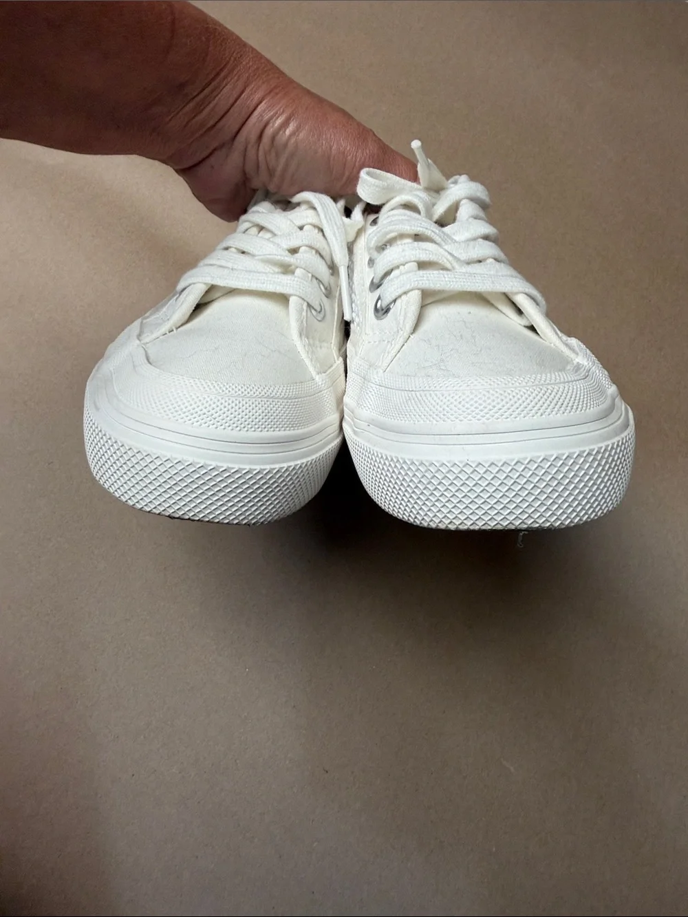 Zara minimal lace