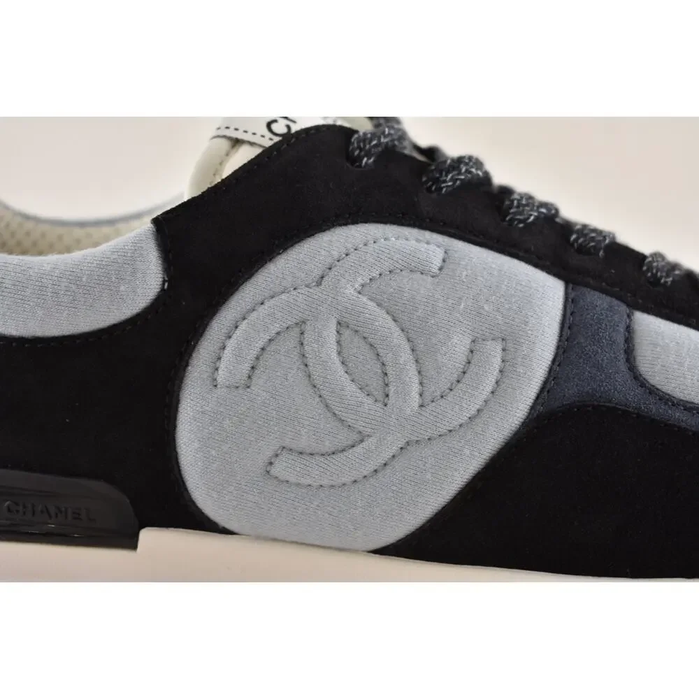CHANEL 22b black