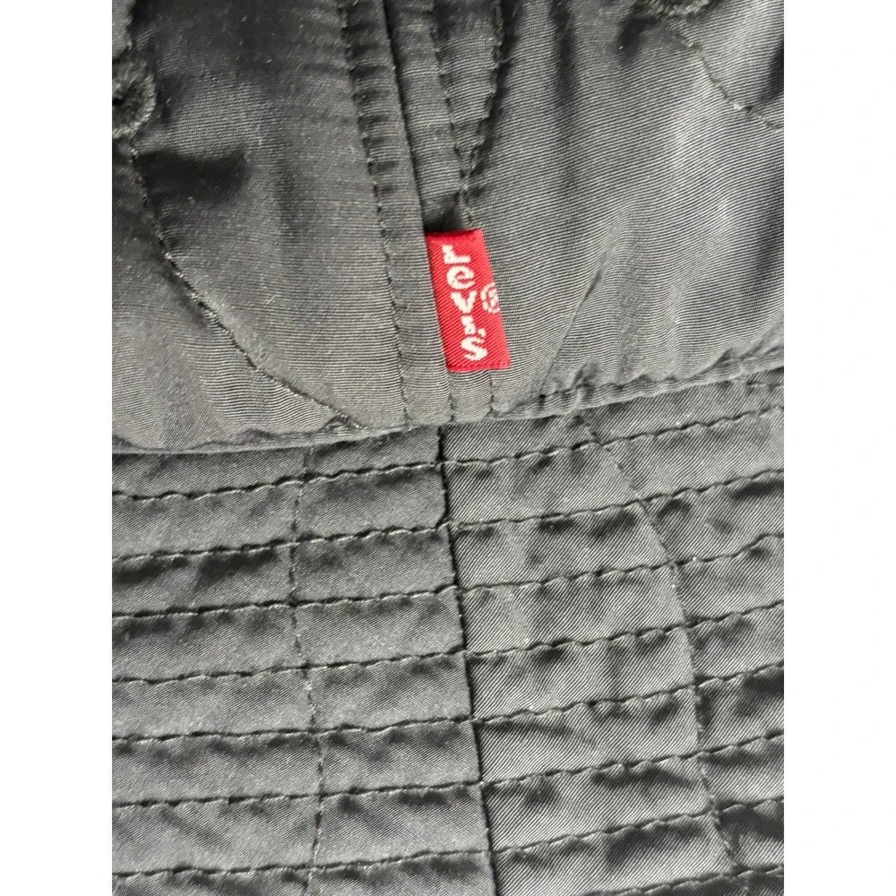 Levis preowned good