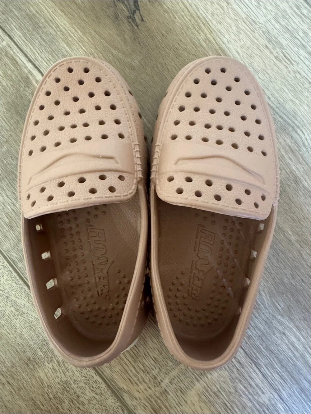 Floafers croc material