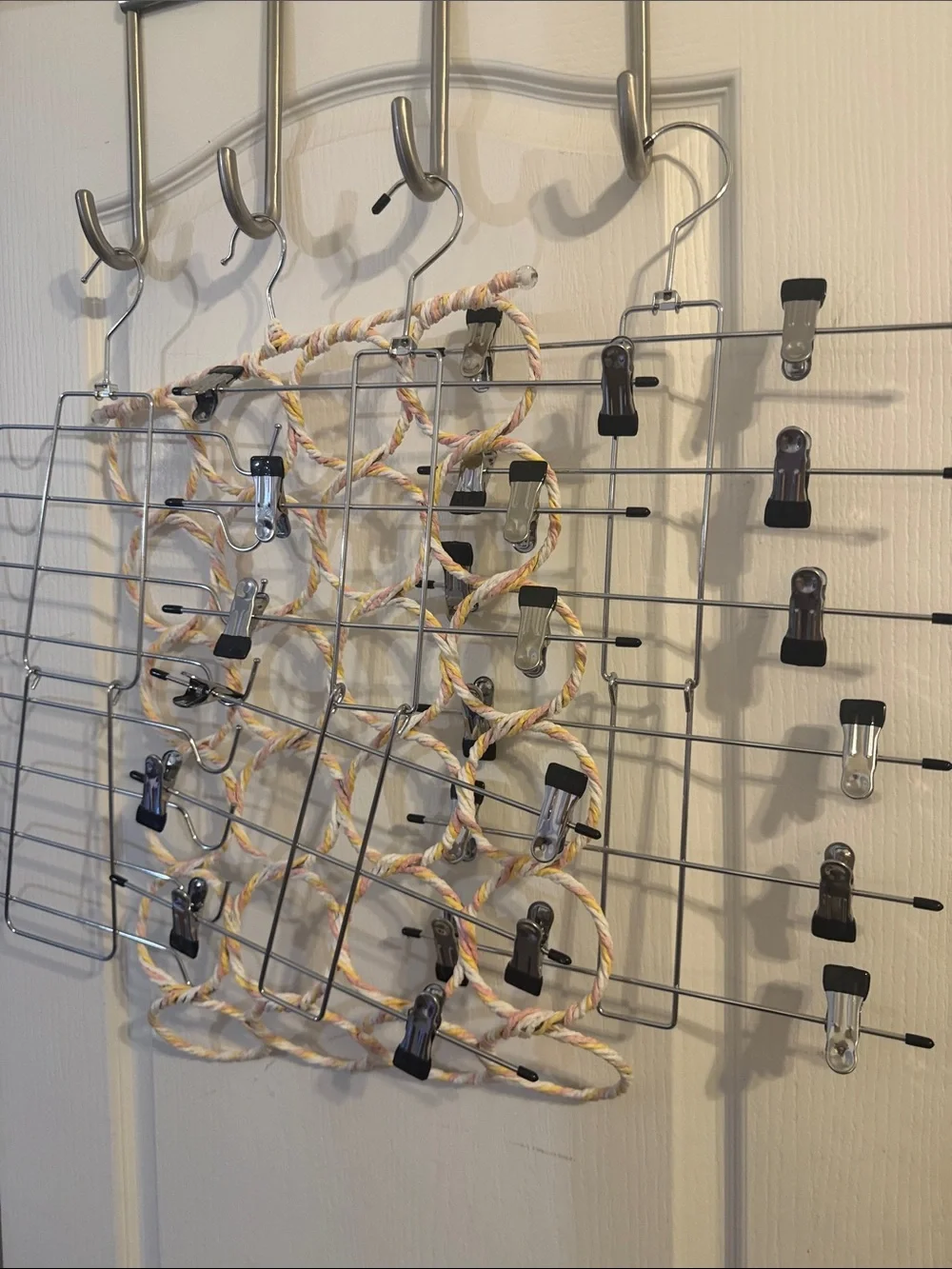 Display hangers door multiple loops