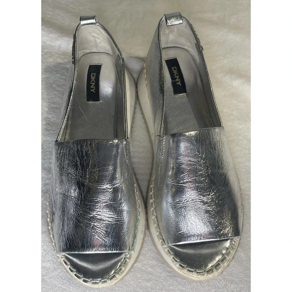 DKNY Orza Open Toe Wedge Size 9.5 Silver Platform Espadrille Sneaker Peep Toe