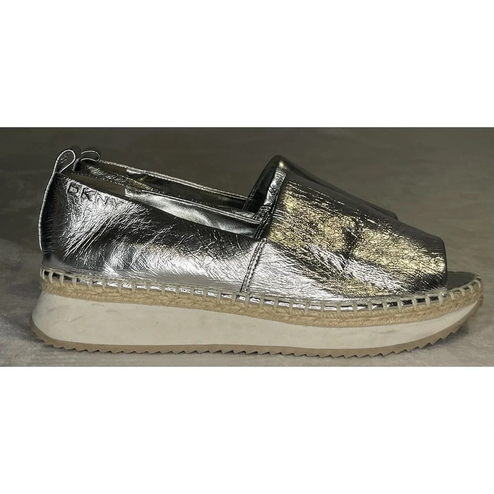 DKNY Orza Open Toe Wedge Size 9.5 Silver Platform Espadrille Sneaker Peep Toe
