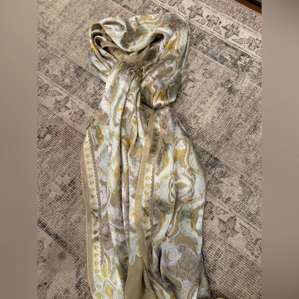 The Unbranded Brand beautiful paisley