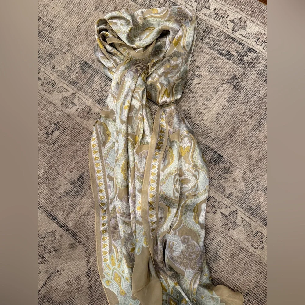 The Unbranded Brand beautiful paisley