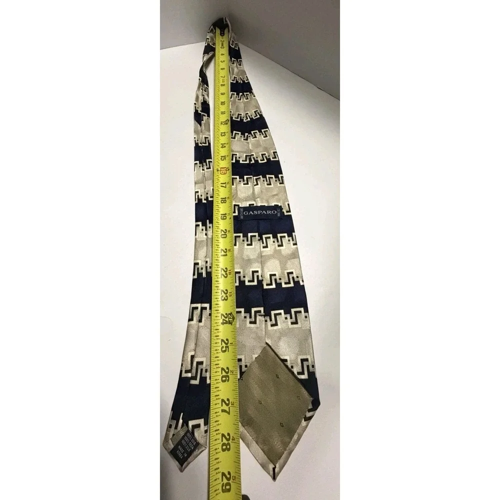 Gasparo gold silk showcases