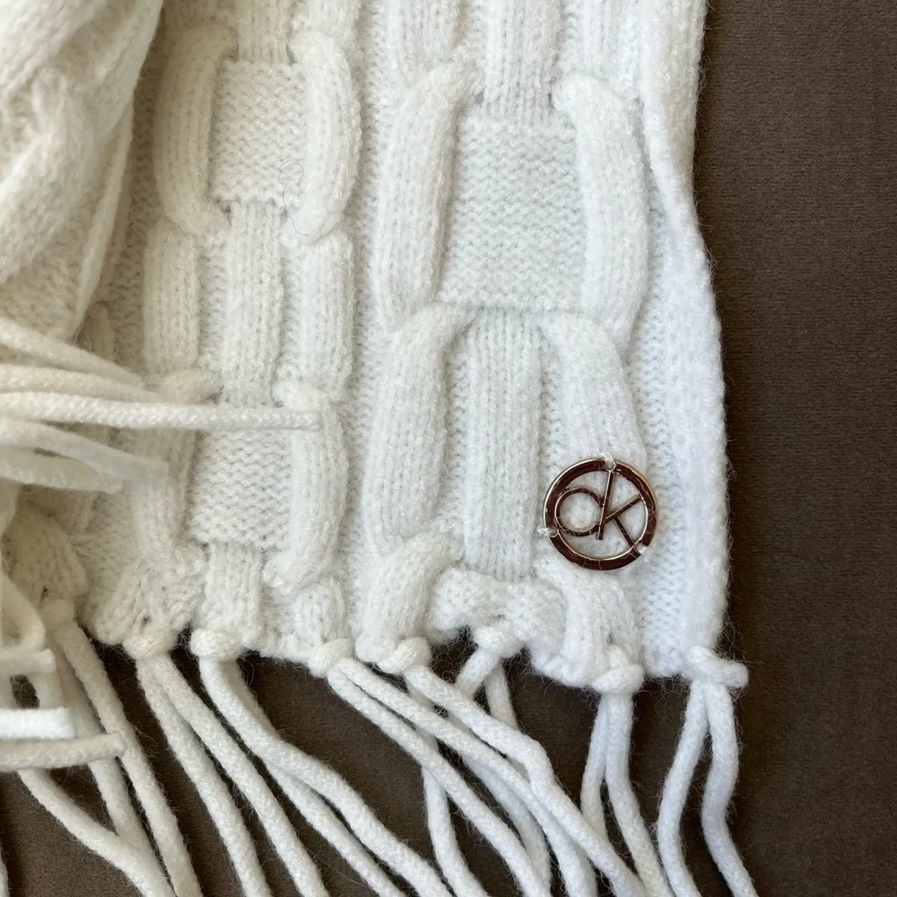Calvin Klein chic cable