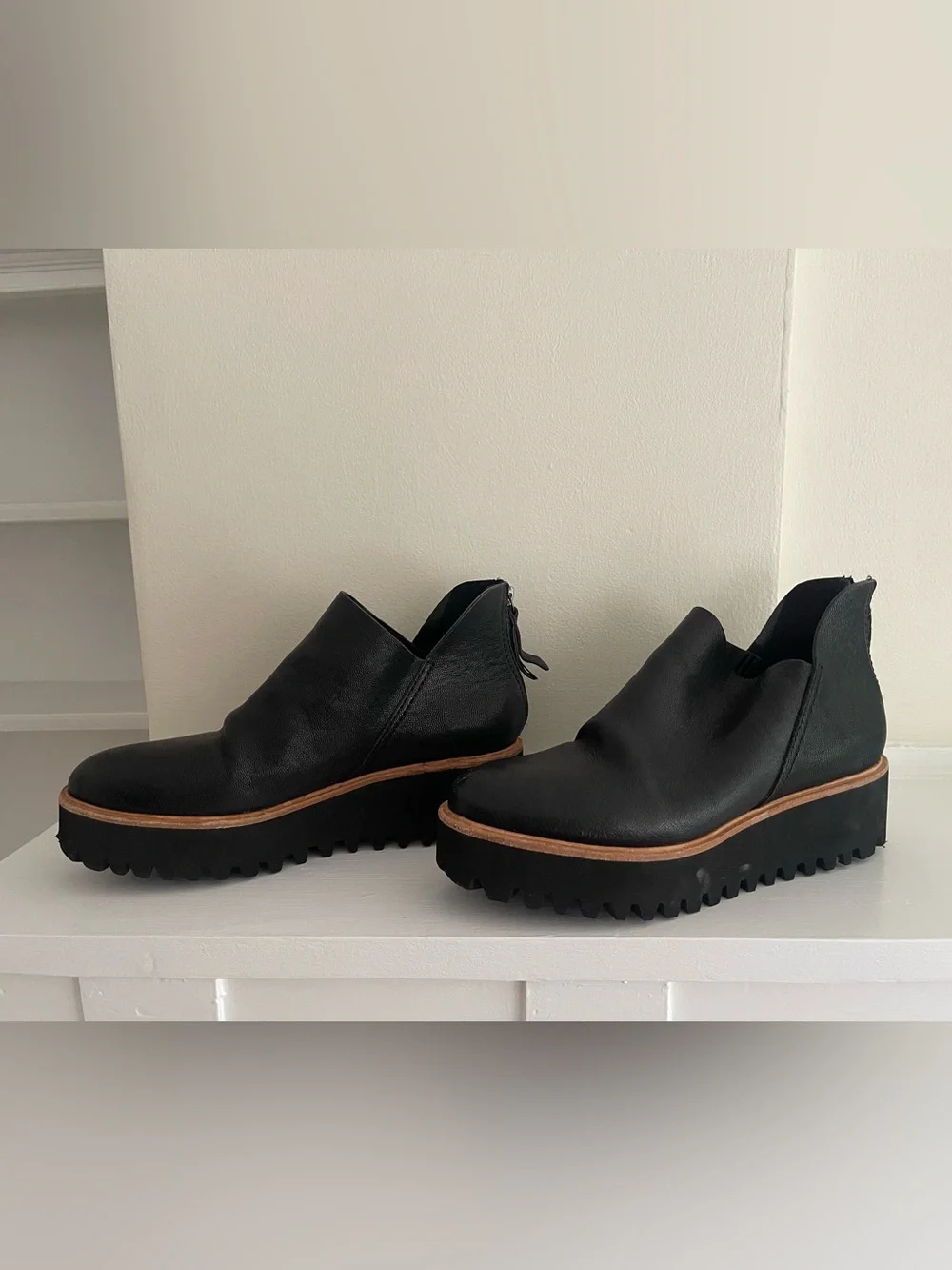 All Black ensures welt wear
