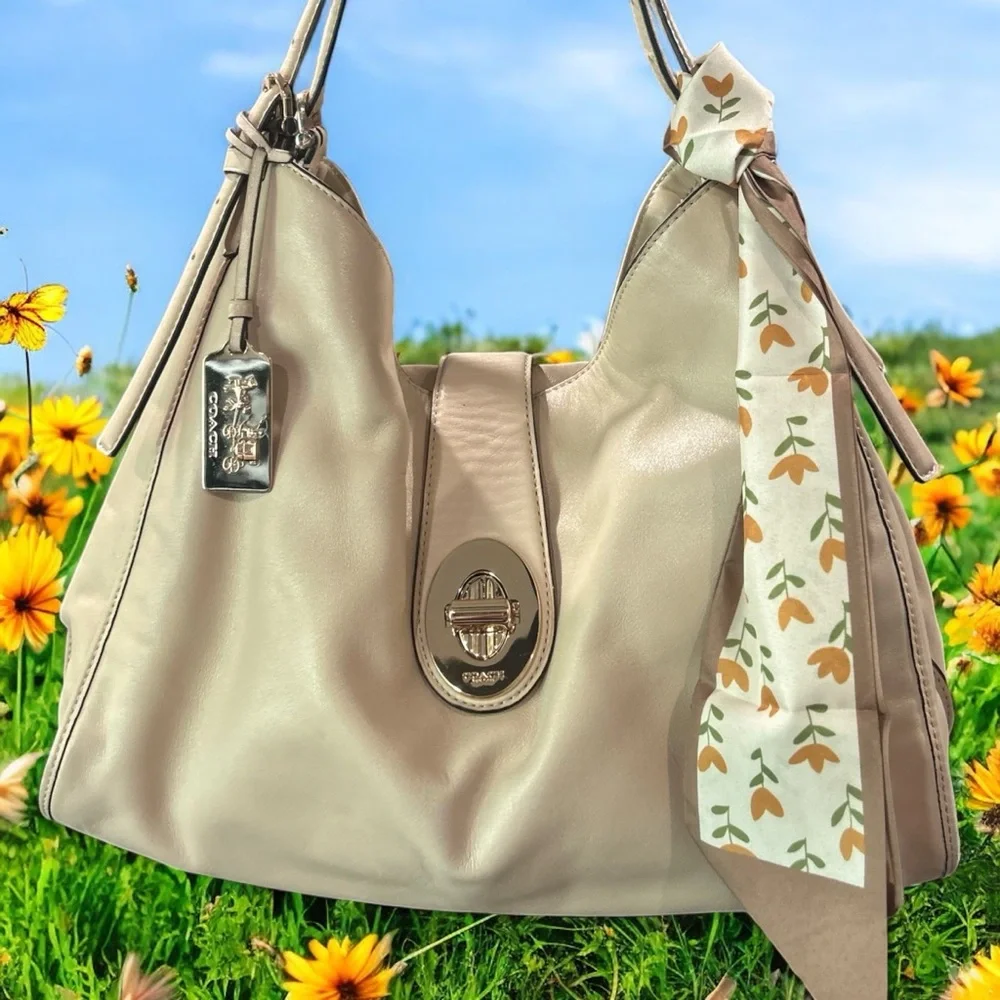 Coach Cream and Gold Hobo Bag with BUTTER SOFT LUXURIOUS LEATHER VERY CLASSY