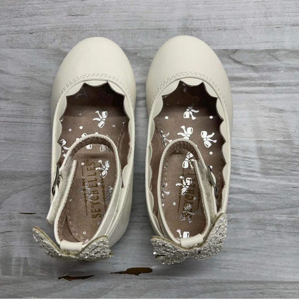 Seychelles white toddler