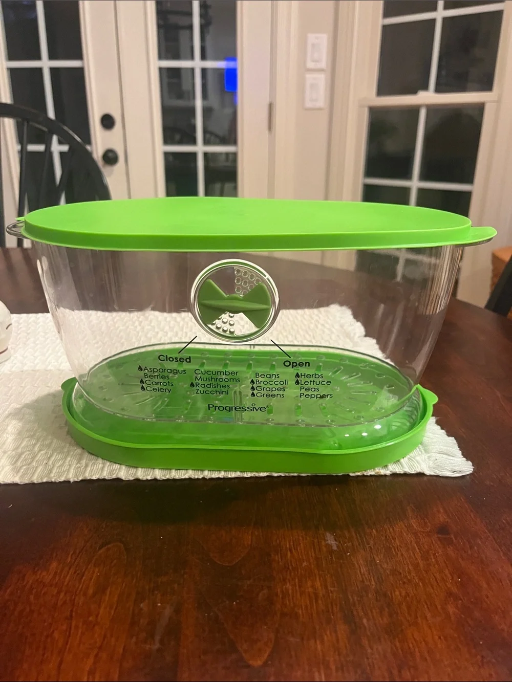 Green Produce Storage Container with Adjustable vent