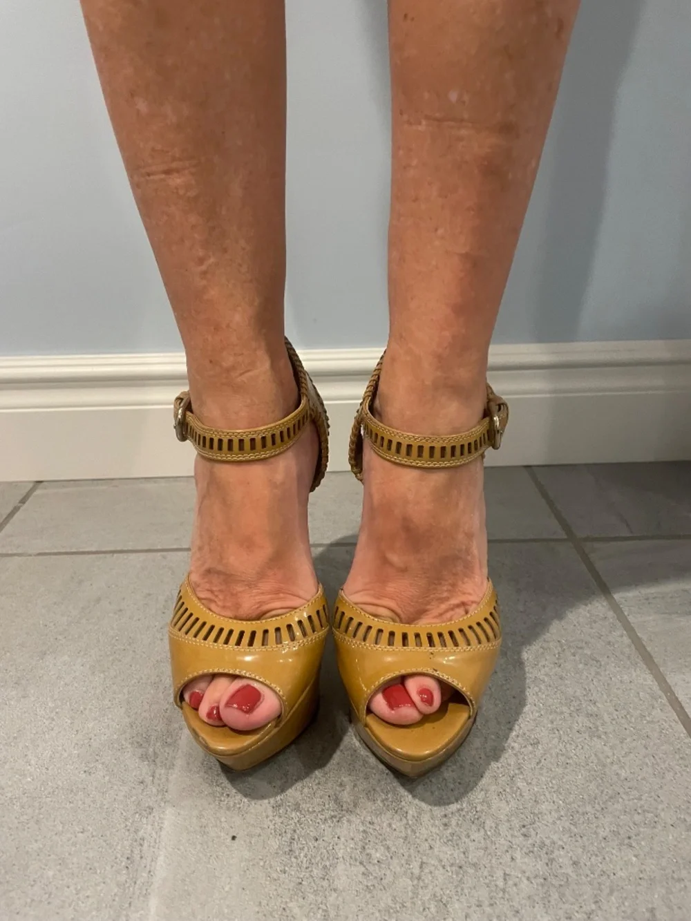 SERGIO ROSSI Tan Quarter Strap Platform Heels