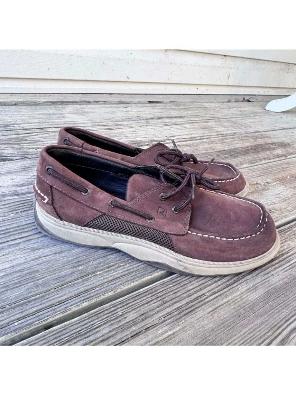 Sperry intrepid top