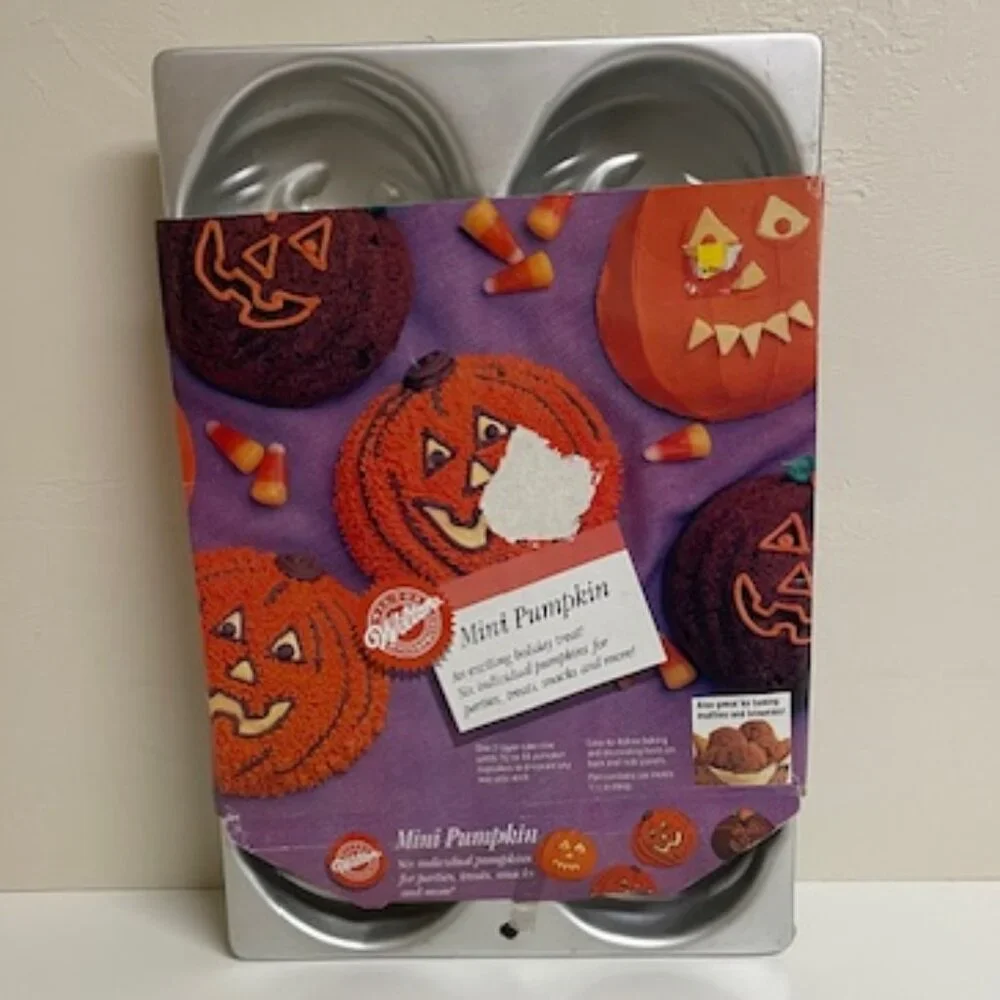 Wilton Mini Pumpkin Cake Pan - Vintage
