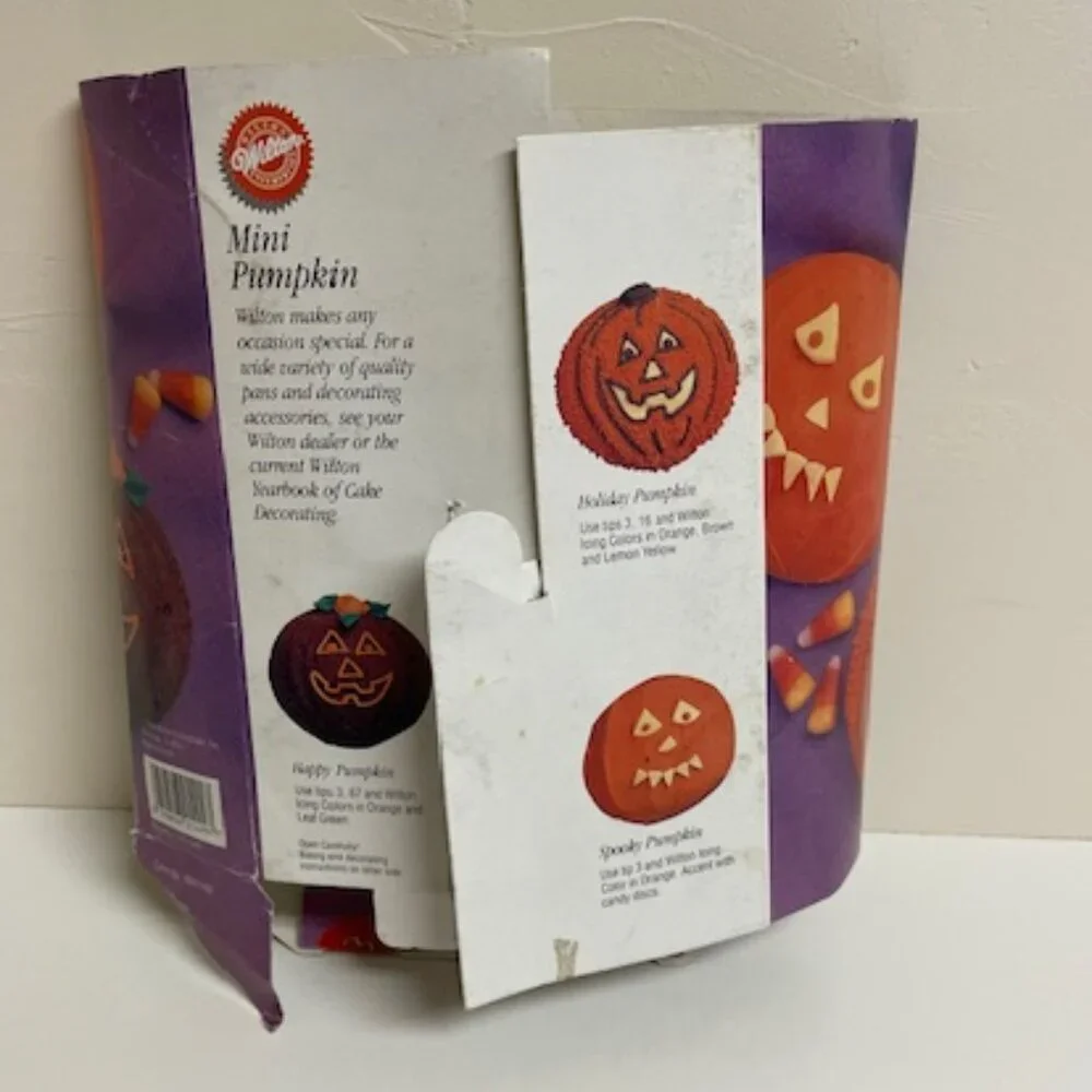 Wilton cake pan