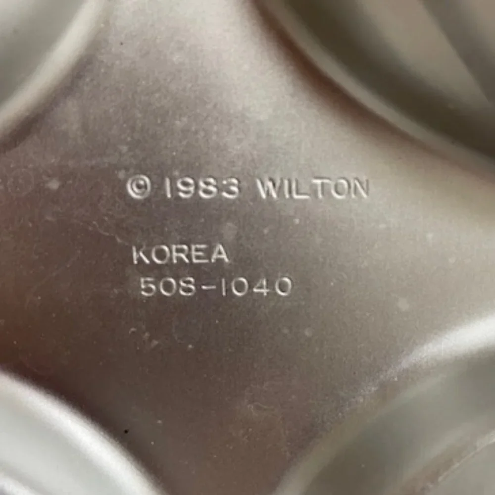 Wilton cake pan
