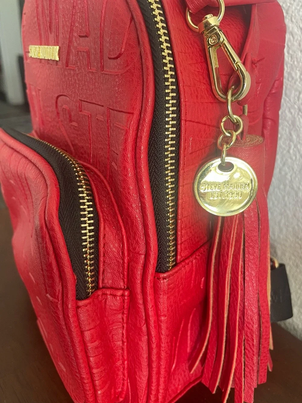 Steve Madden compact steve