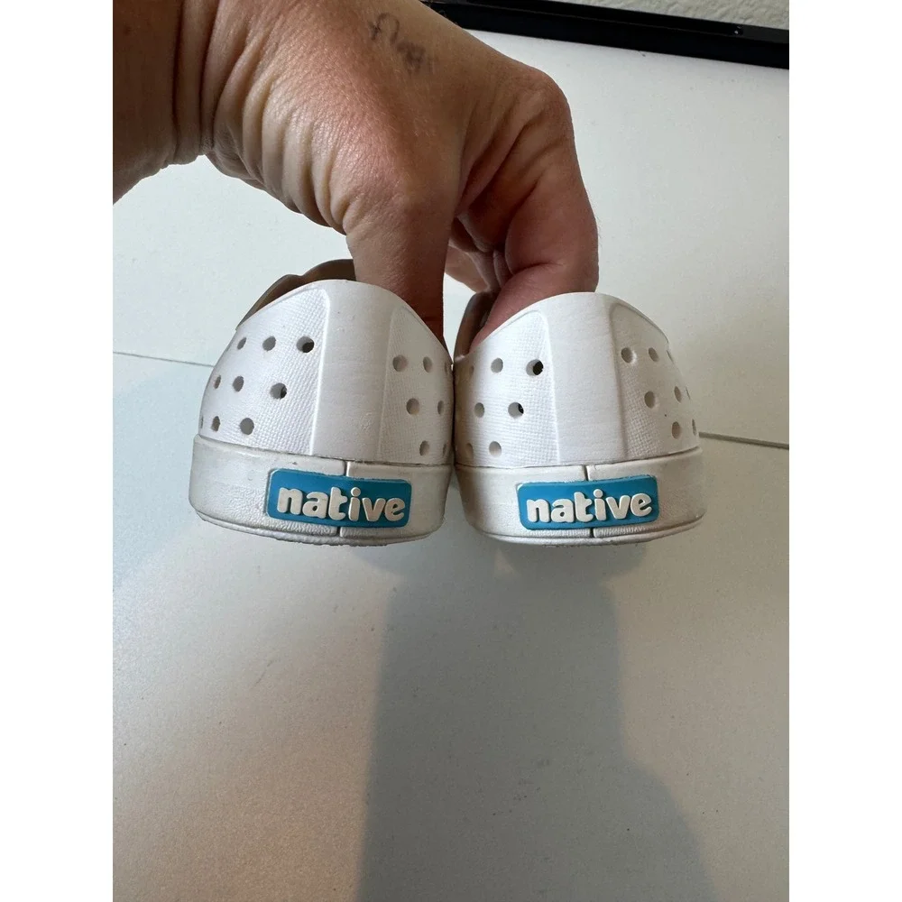 Native Jefferson Slip On Shoes Kids Size C7 White Lightweight Minimalist Sandals