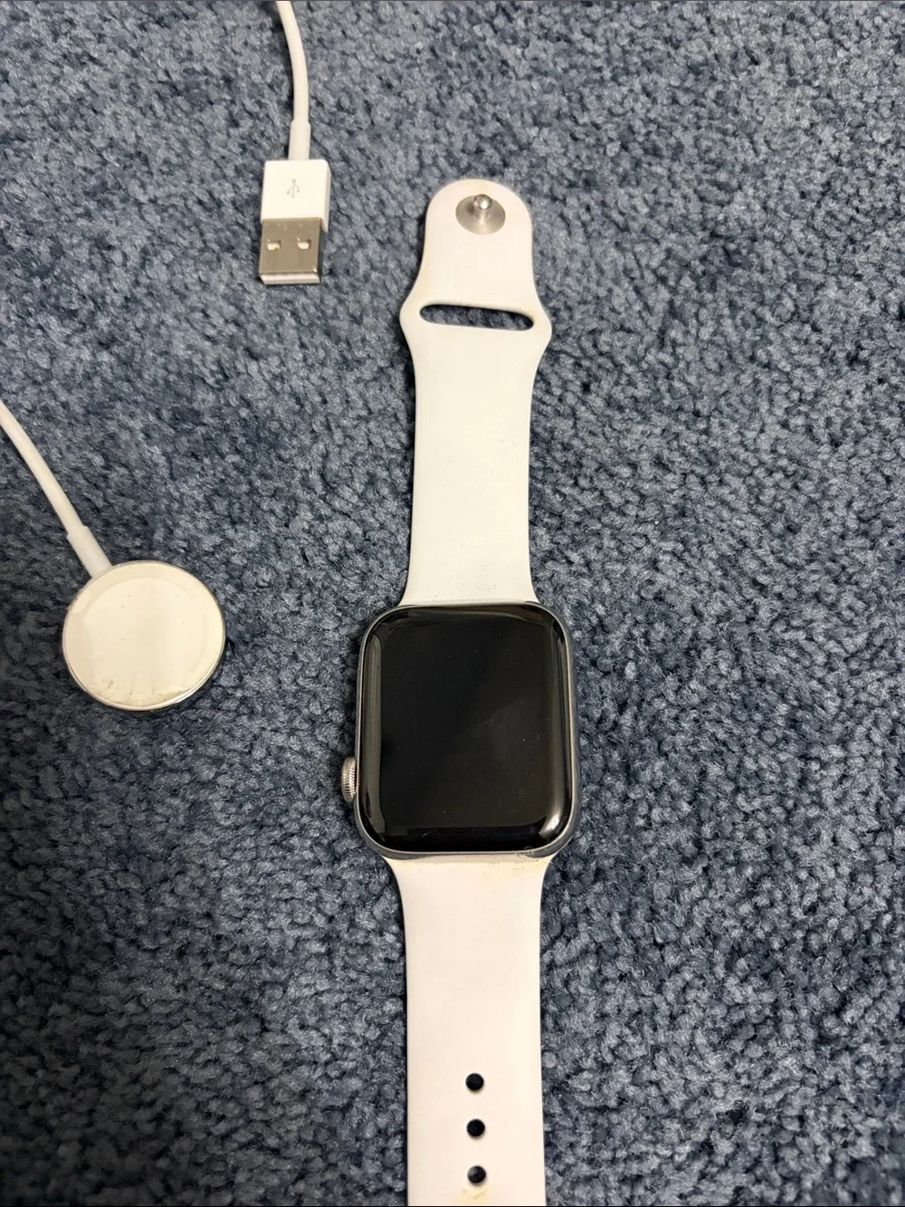 Apple smartwatch white