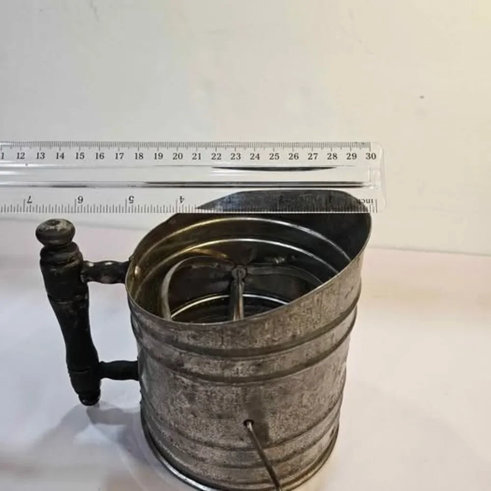 Unbranded vintage metal