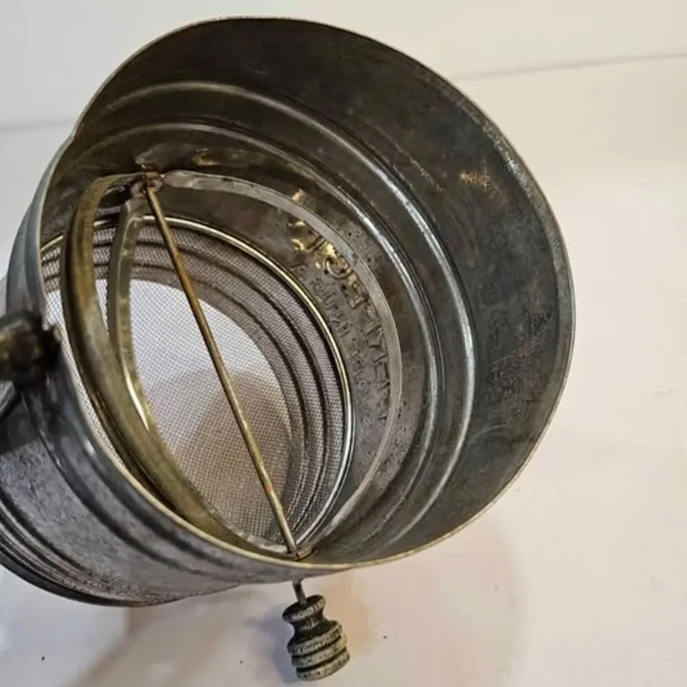 Unbranded vintage metal