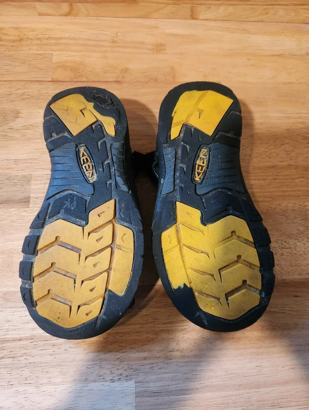 Keen sturdy closed