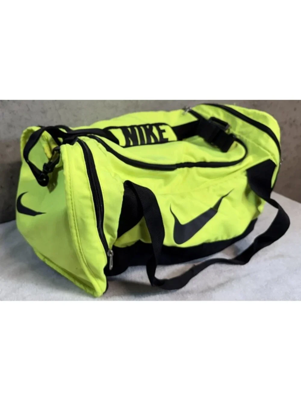 Nike Brasilia 6 Medium Duffel Bag BA4829-710 Volt Neon Green Black Gym Training