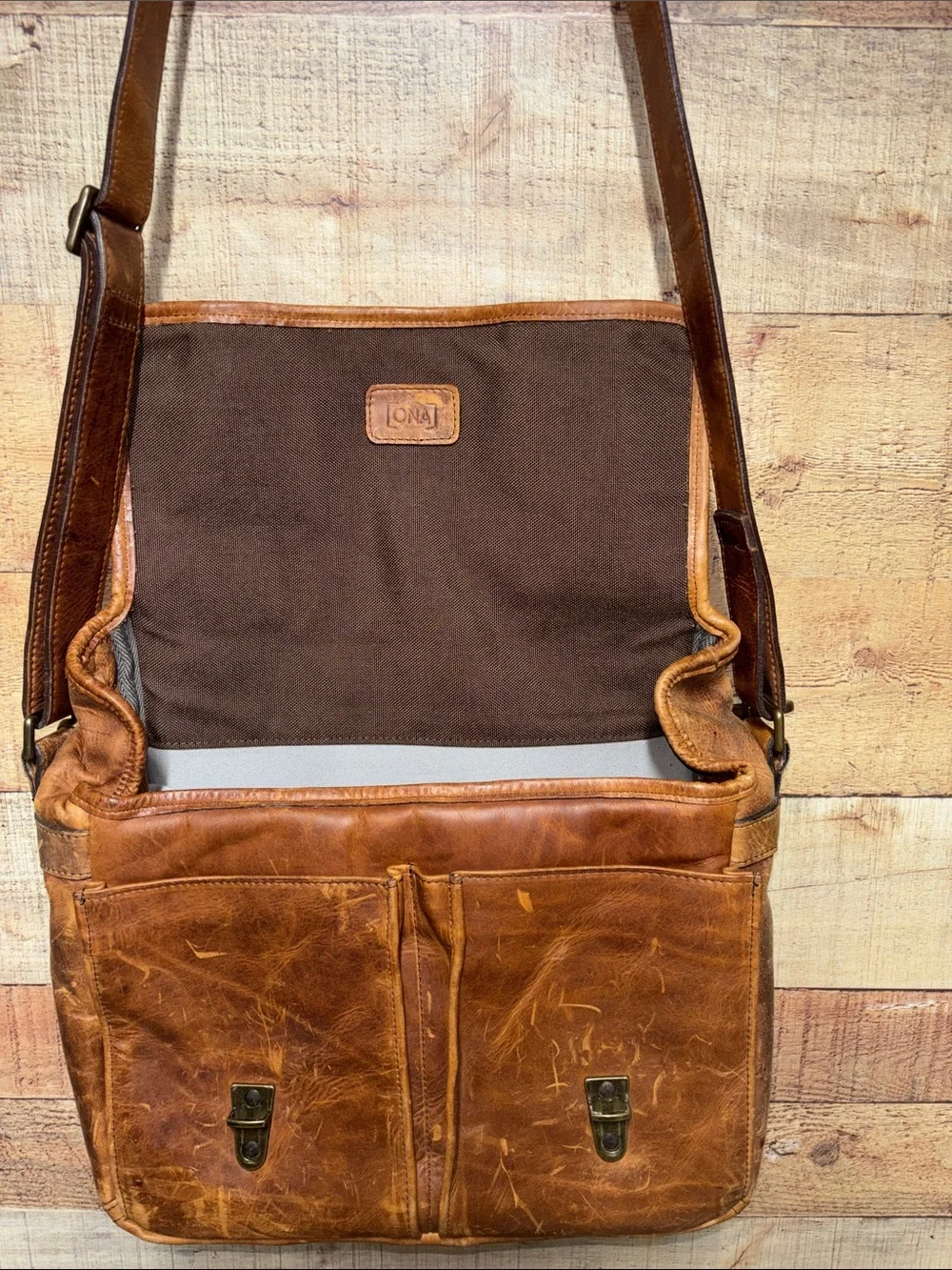 Ona classic brown