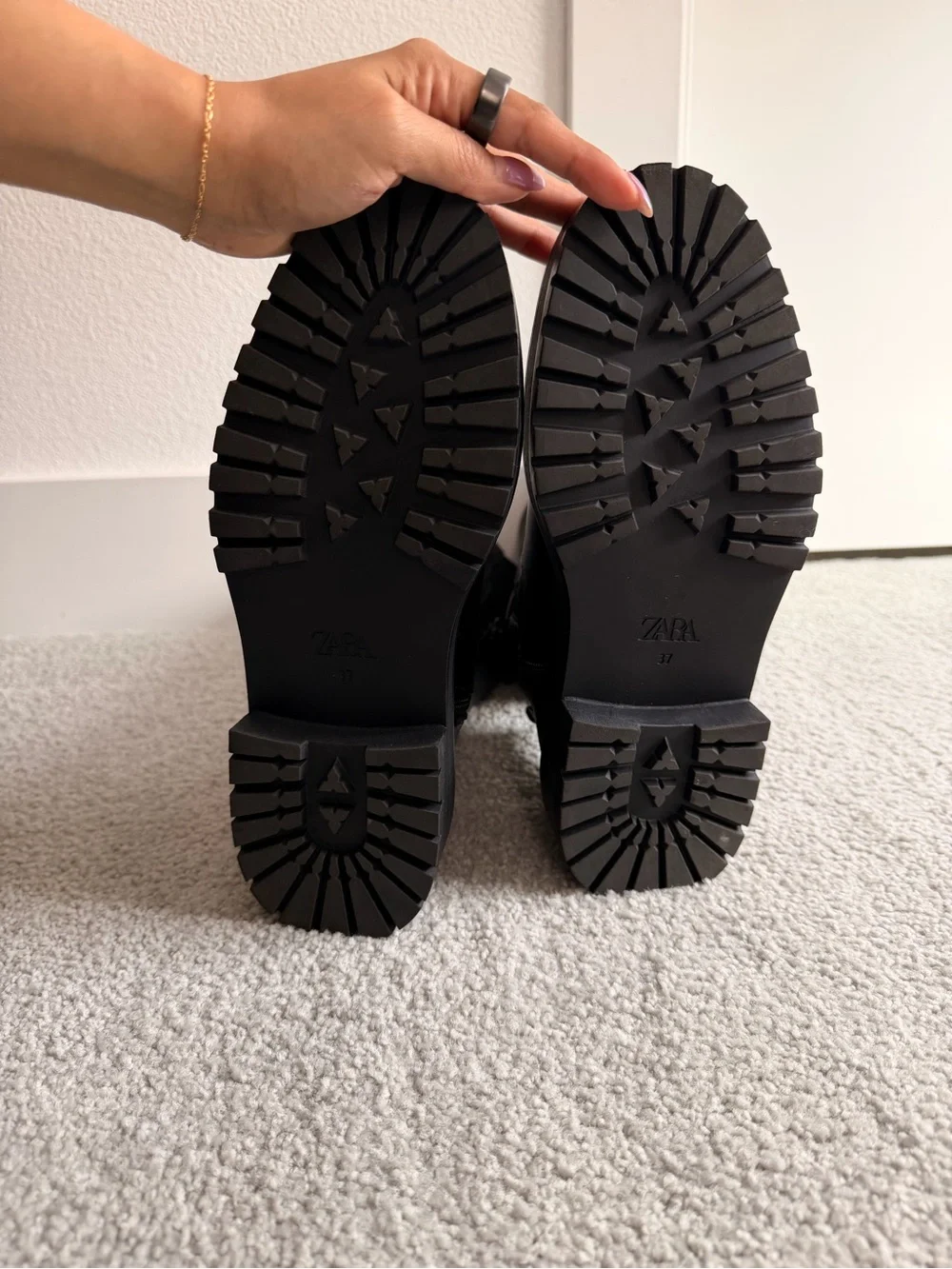Zara timeless black