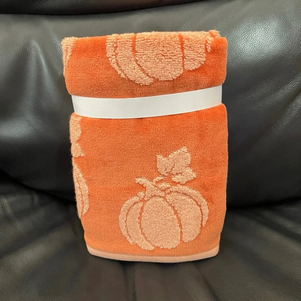 Thanksgiving CARO HOME Pumpkin Hand Towels (2) Thanksgiving Pumpkin Towels