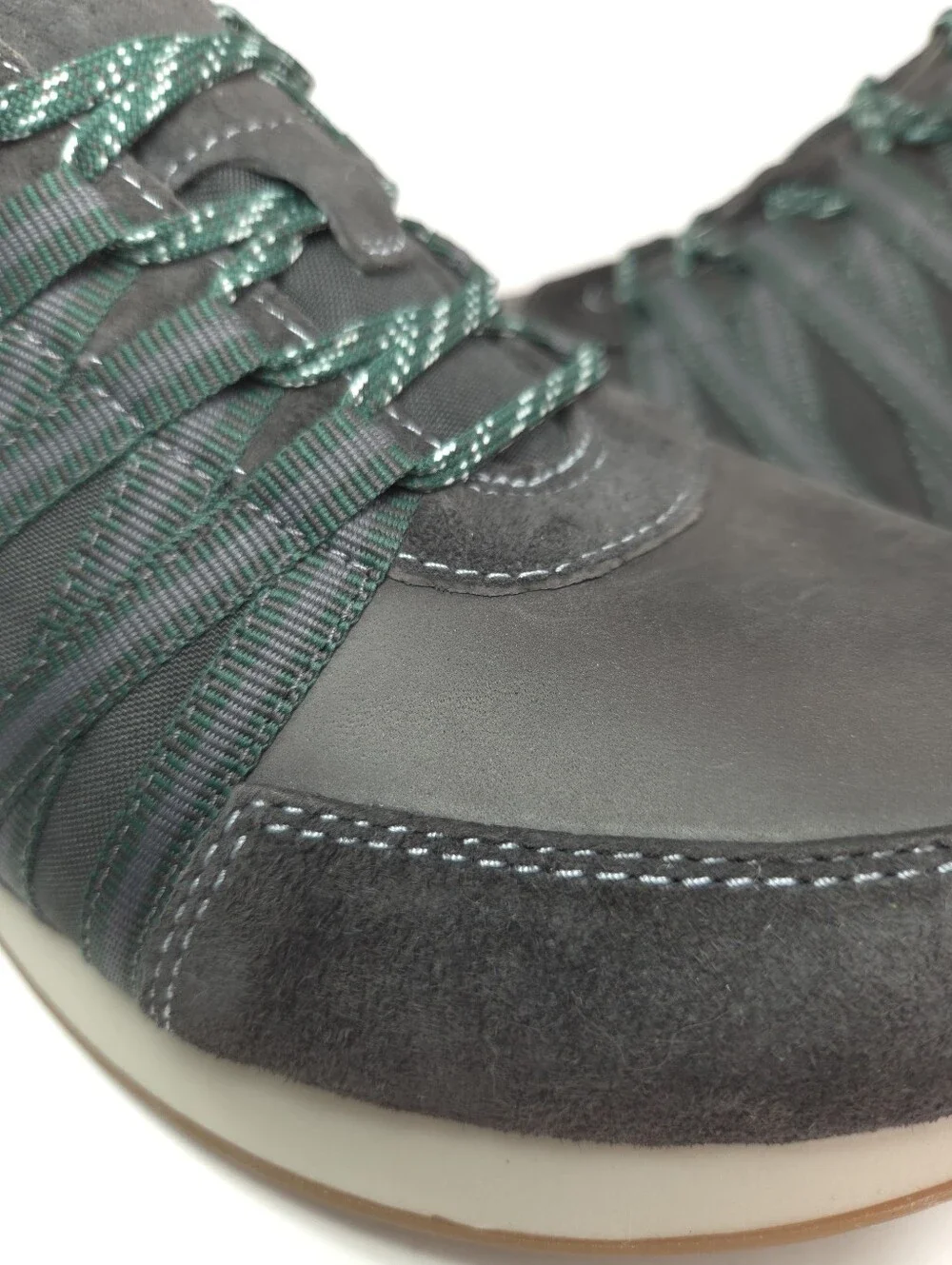 Dansko Gabi Charcoal Gray Leather Lace‑Up Sneakers w/ Emerald Accents Sz 9.5