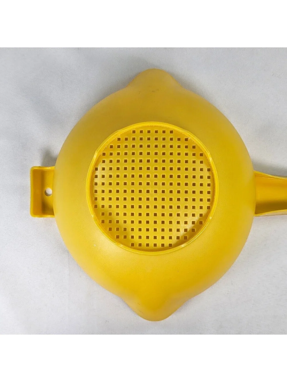Tupperware vintage colander