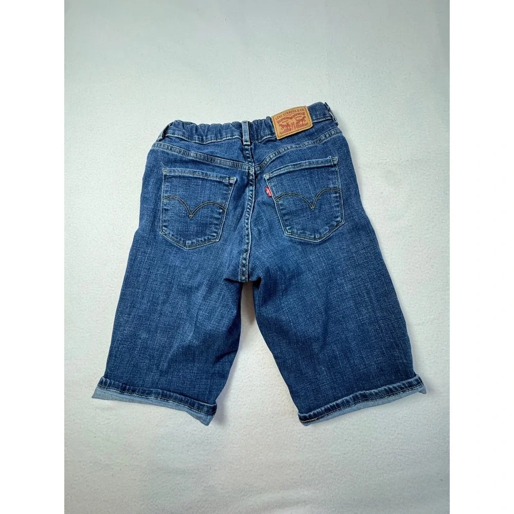 Levis embrace effortless