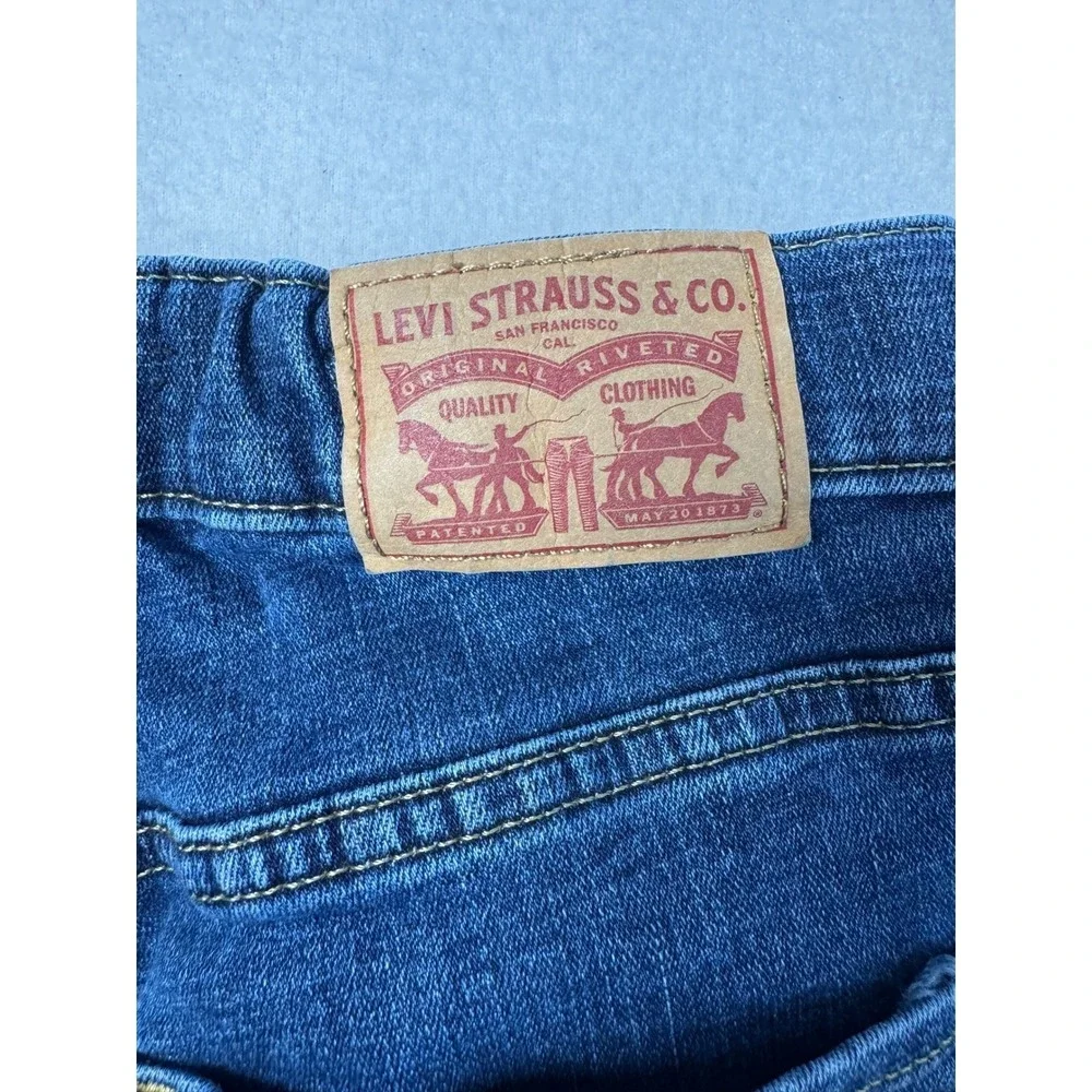 Levis embrace effortless