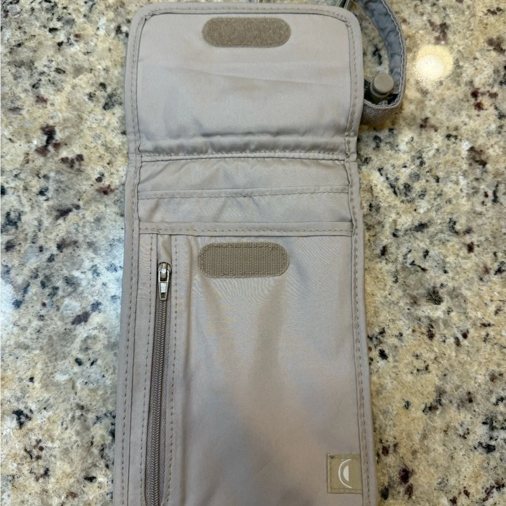 Target travel neck