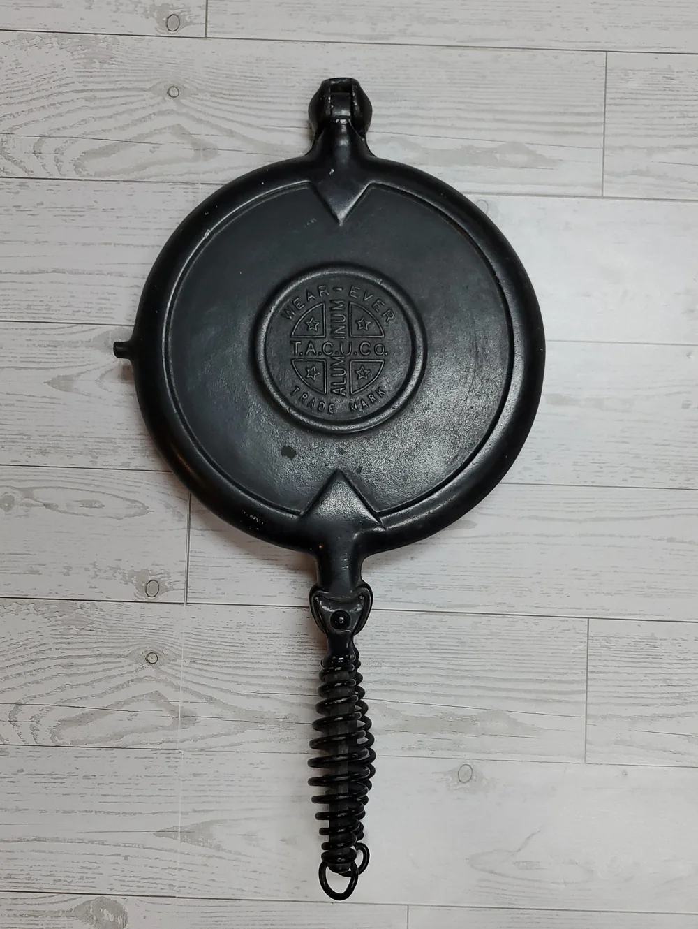 Vintage Wear-Ever Aluminum Waffle Iron
