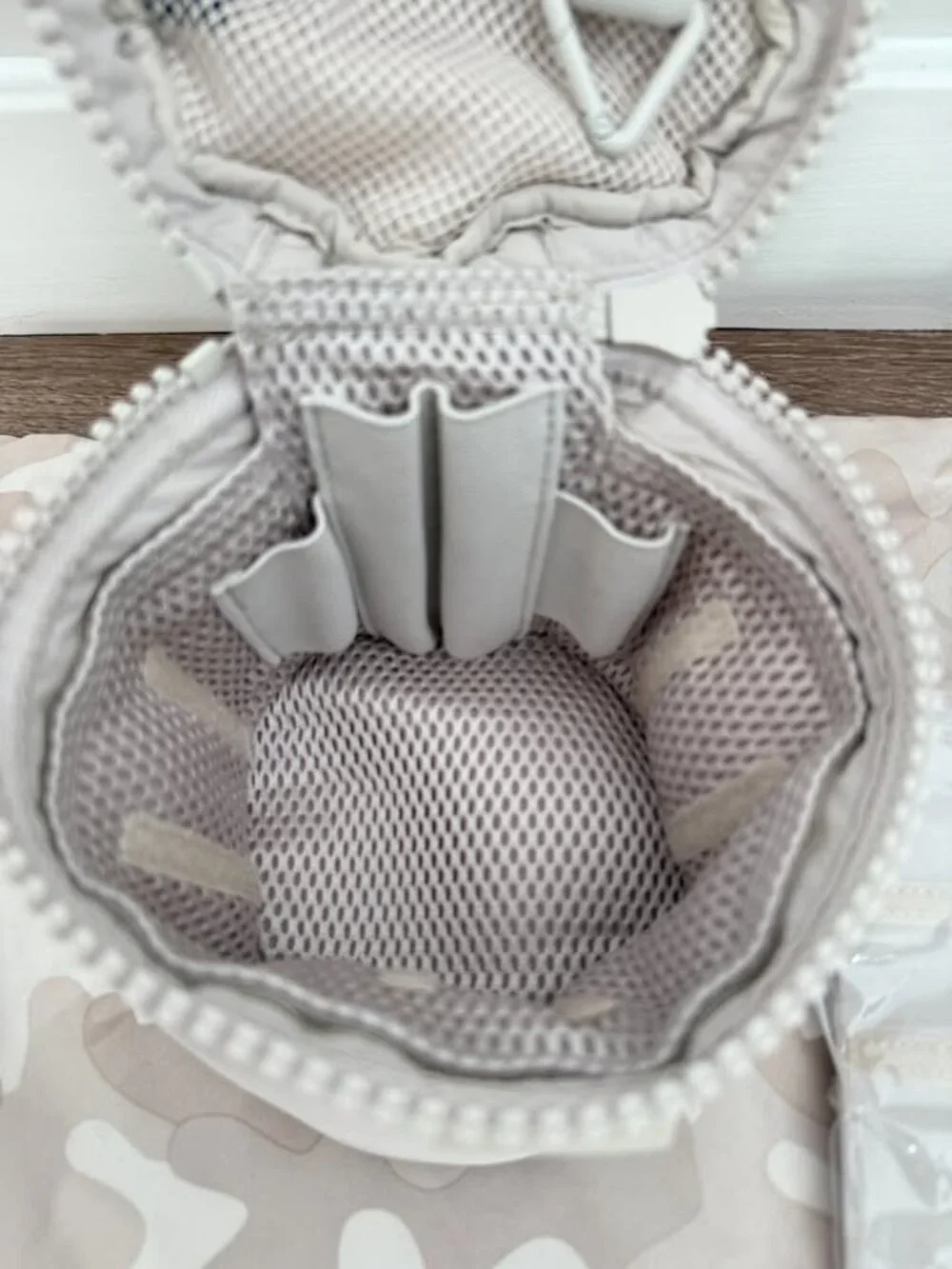 Dagne Dover compact round