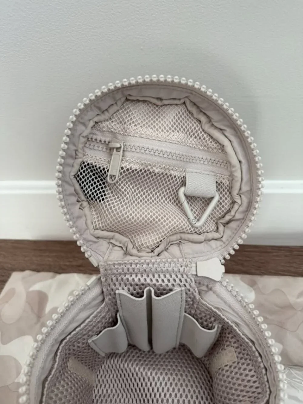 Dagne Dover compact round