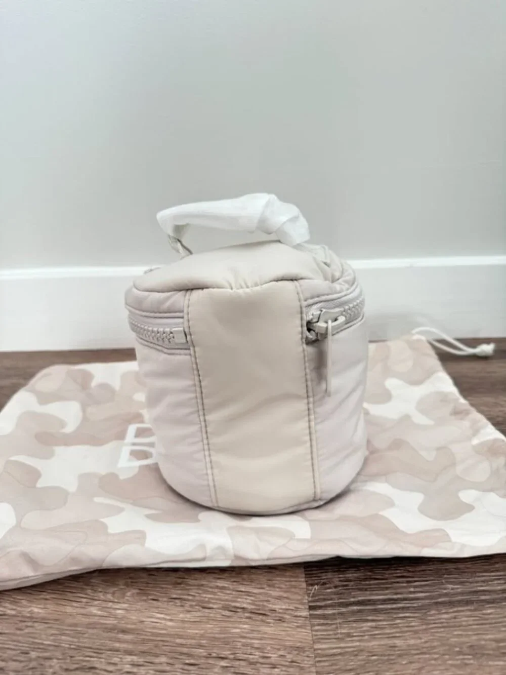 Dagne Dover compact round