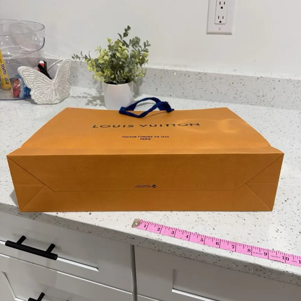 Louis Vuitton gently pre