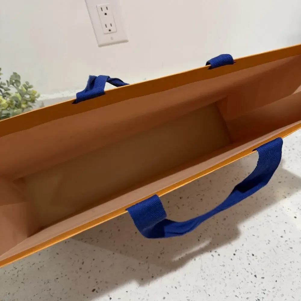 Louis Vuitton gently pre