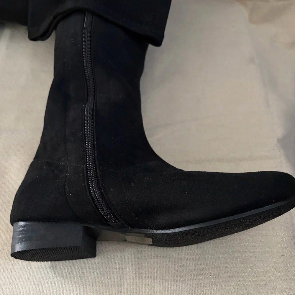Elegant Black Knee-High Boots