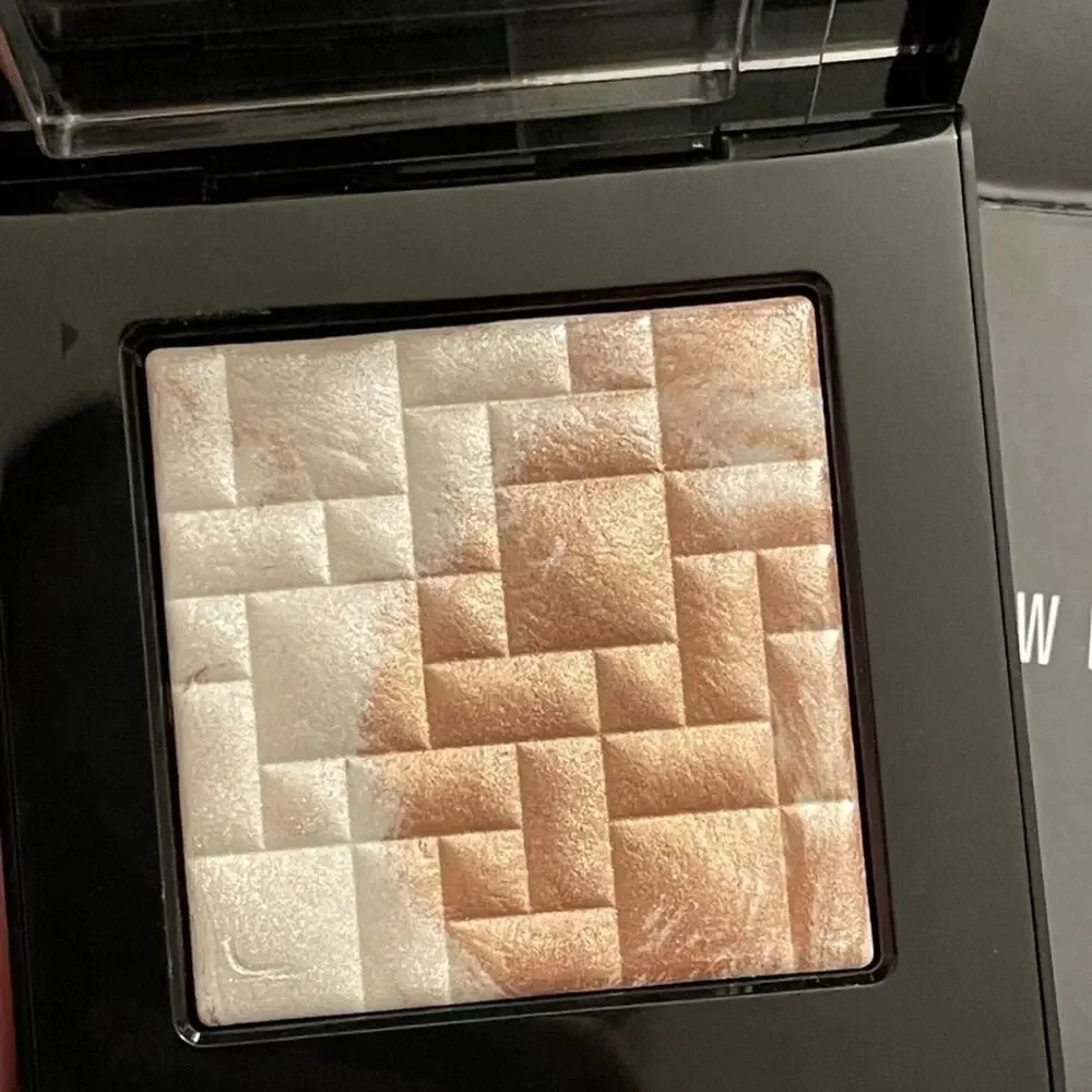 NIB Bobbi Brown highlighter highlighting powder pink glow
