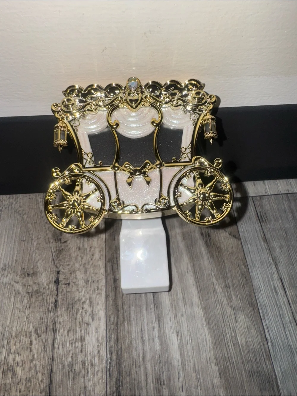 Bath & Body Works carriage shaped