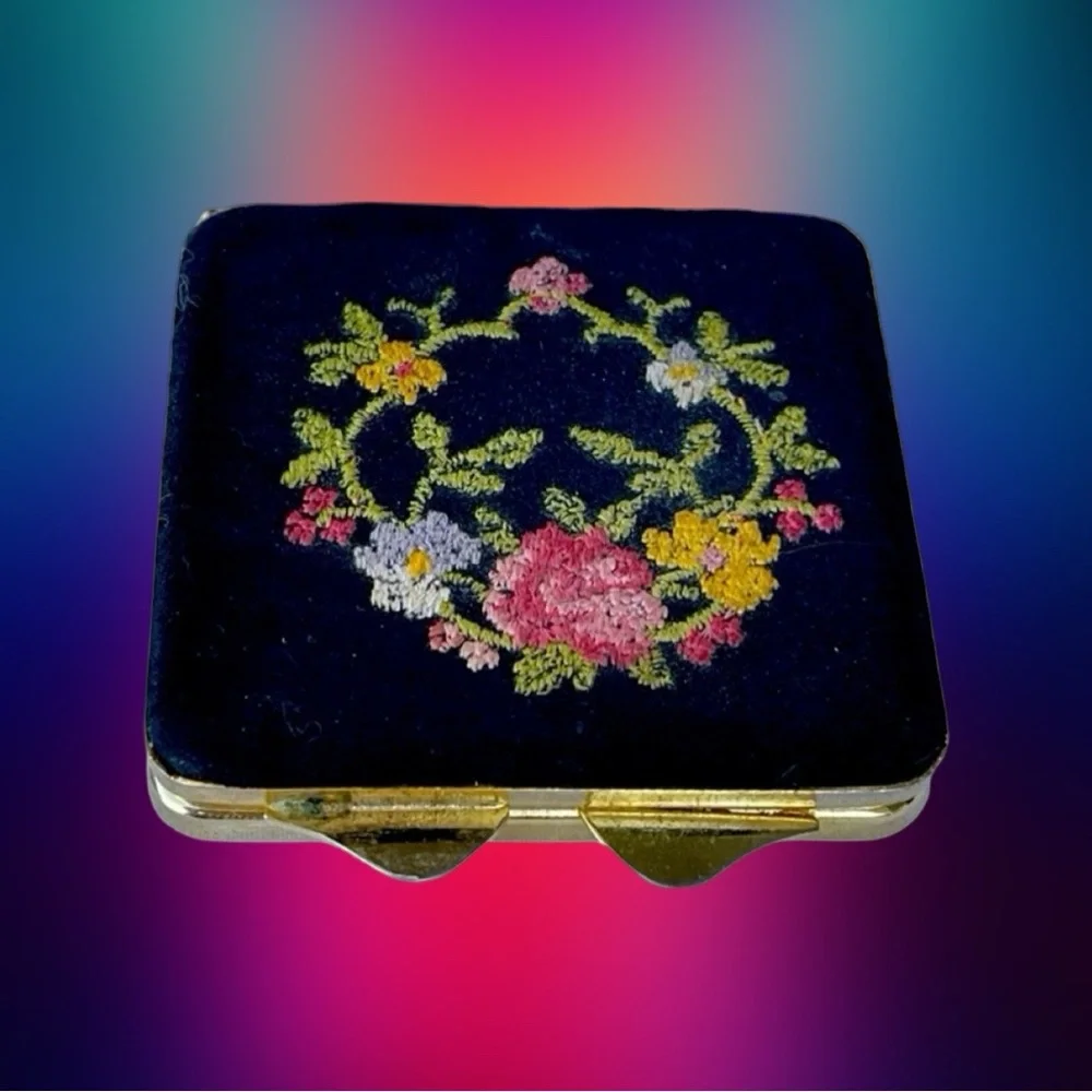 Vintage Floral Embroidered Petit Point Powder Compact Gold Tone