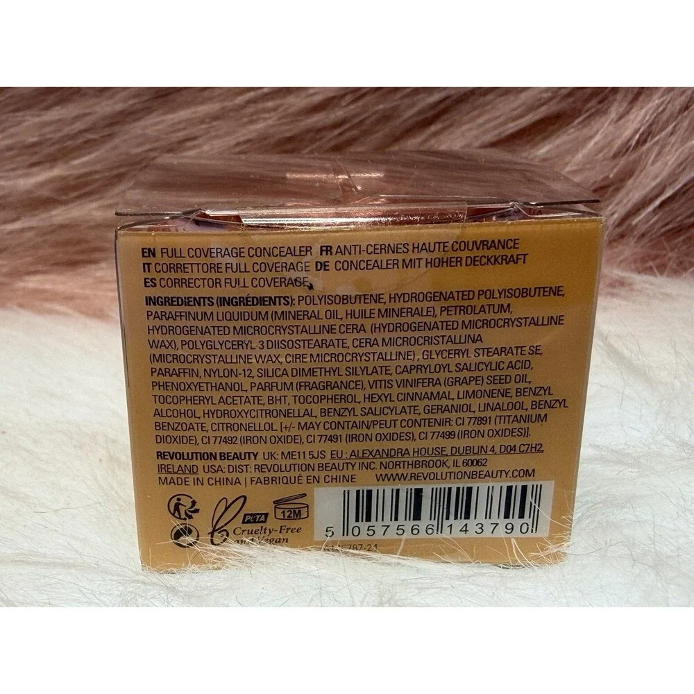 Makeup Revolution dark ultimate while