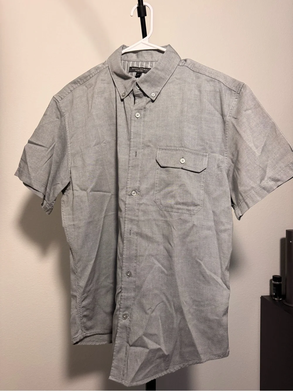 Banana Republic crisp button